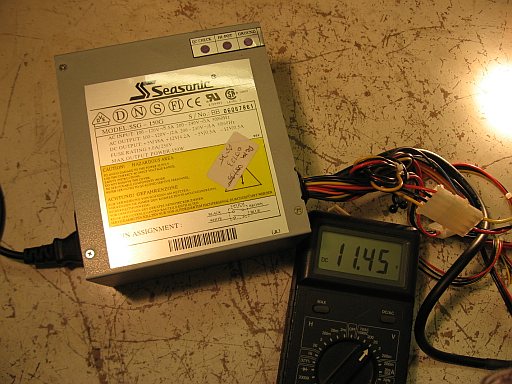 2-اندازه گیری ولتاژهای خروجی برای اطمینان از سلامت منبع تغذیه 2-اندازه گیری ولتاژهای خروجی برای اطمینان از سلامت منبع تغذیه
