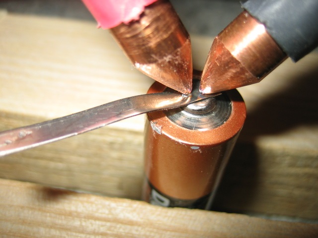 جوش نقطه ی پایانه ی یک باتری شارژشو جوش نقطه ی پایانه ی یک باتری شارژشو